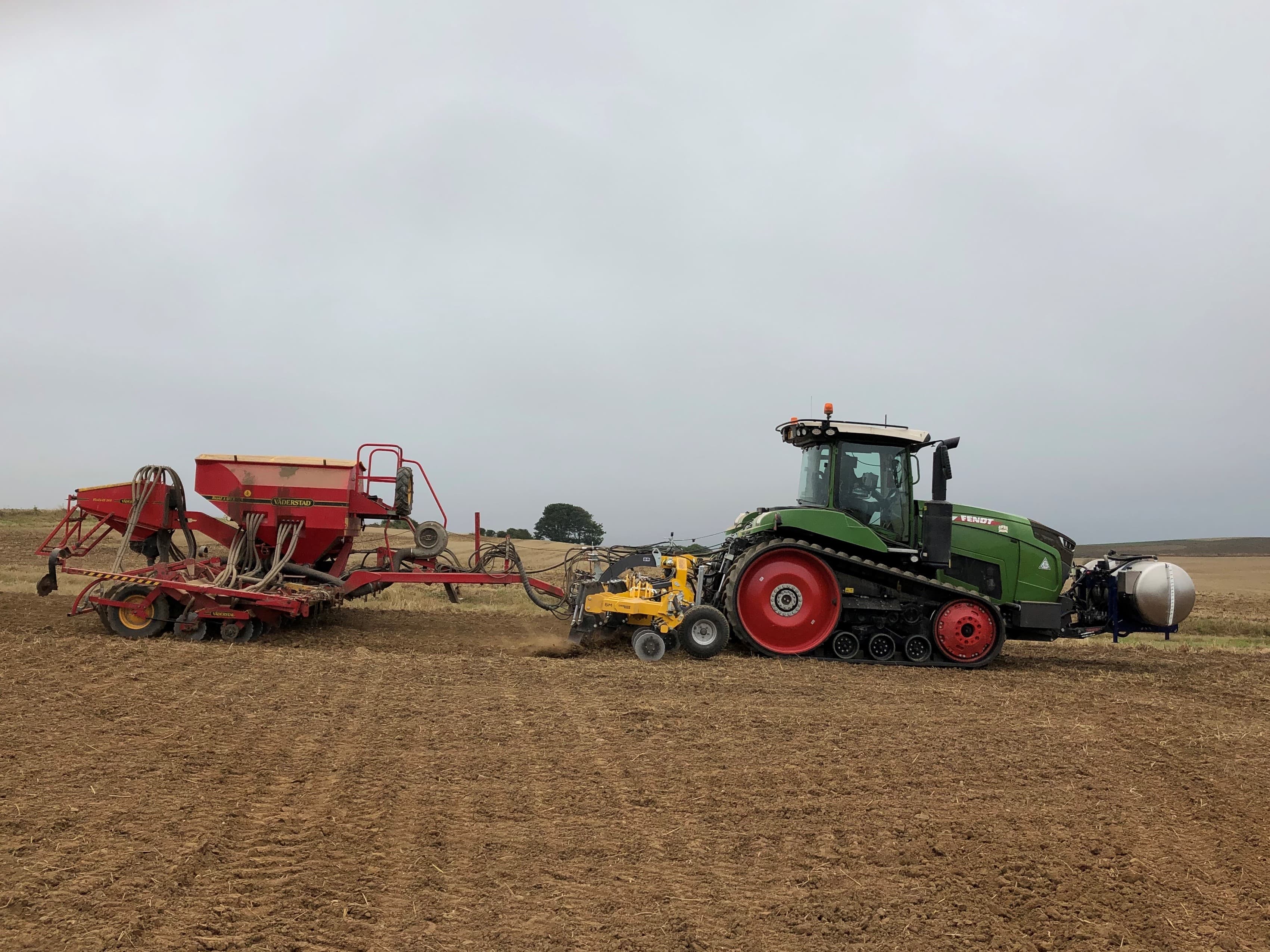 Drilling OSR with Fendt 943