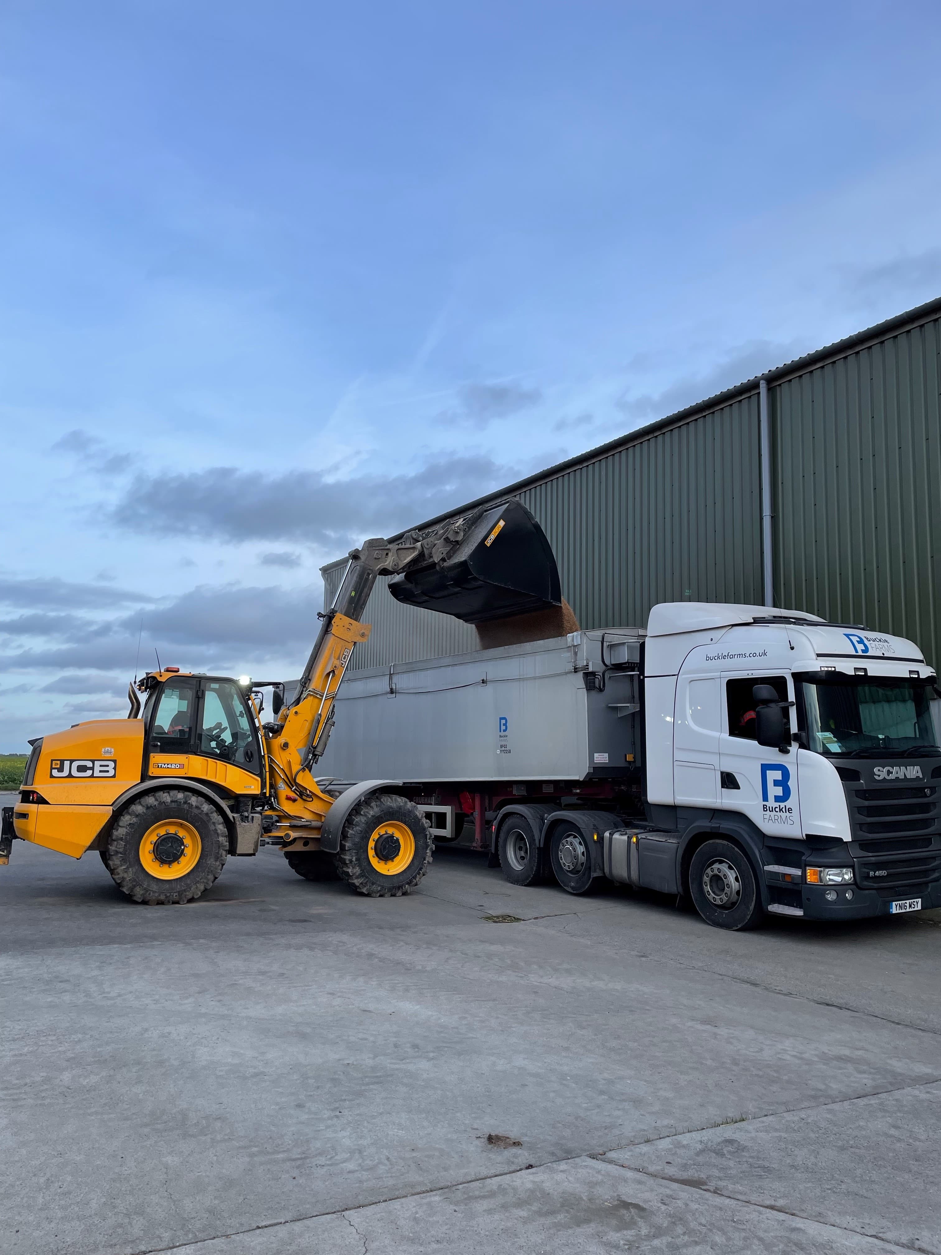 JCB TM loading for grain haulage