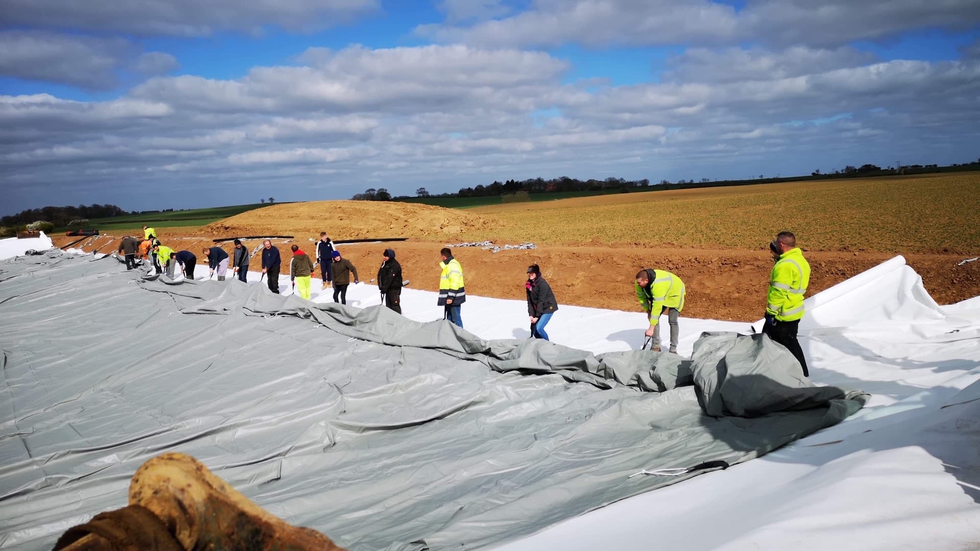 Team work for installtion of a Slurry Bag
