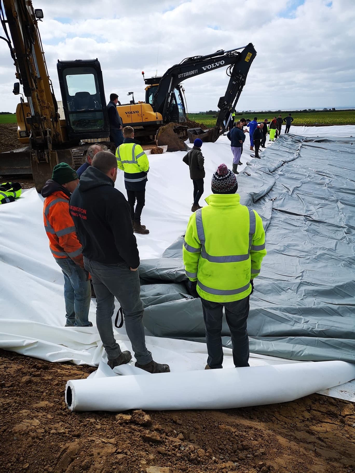 Team work for installtion of a Slurry Bag