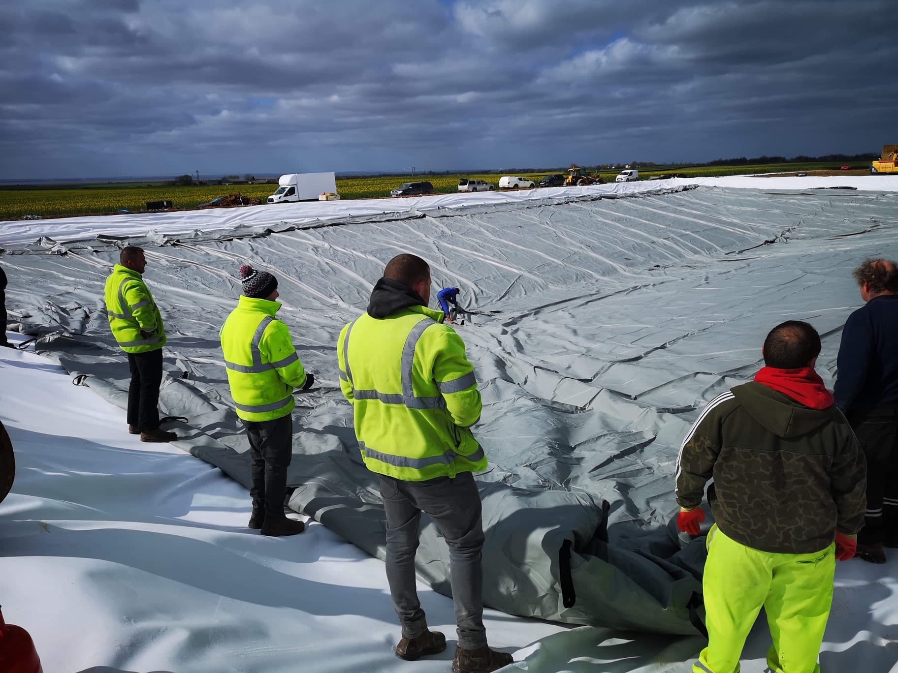 Team work for installtion of a Slurry Bag