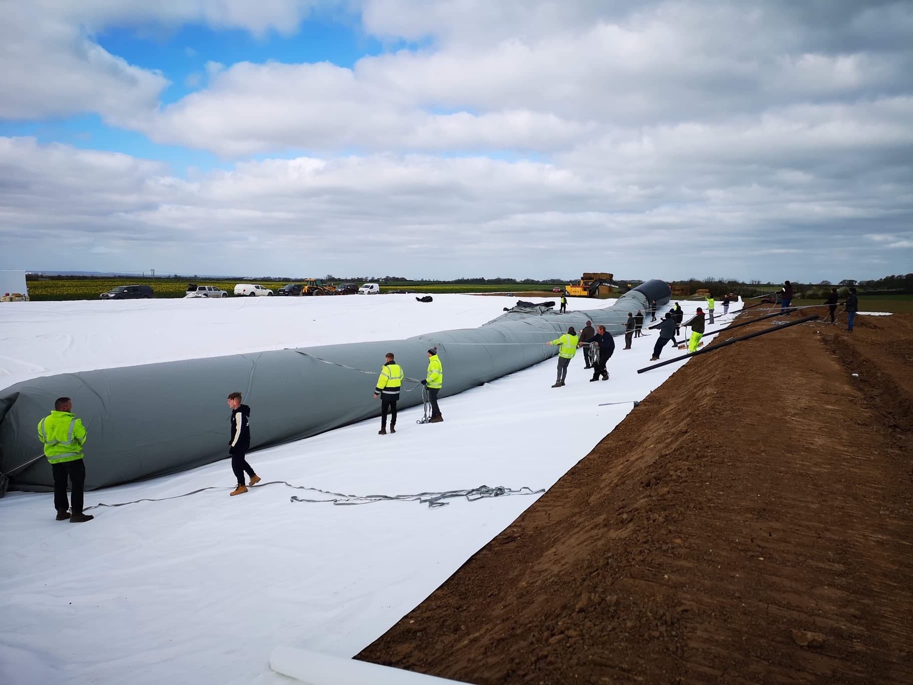 Team work for installtion of a Slurry Bag