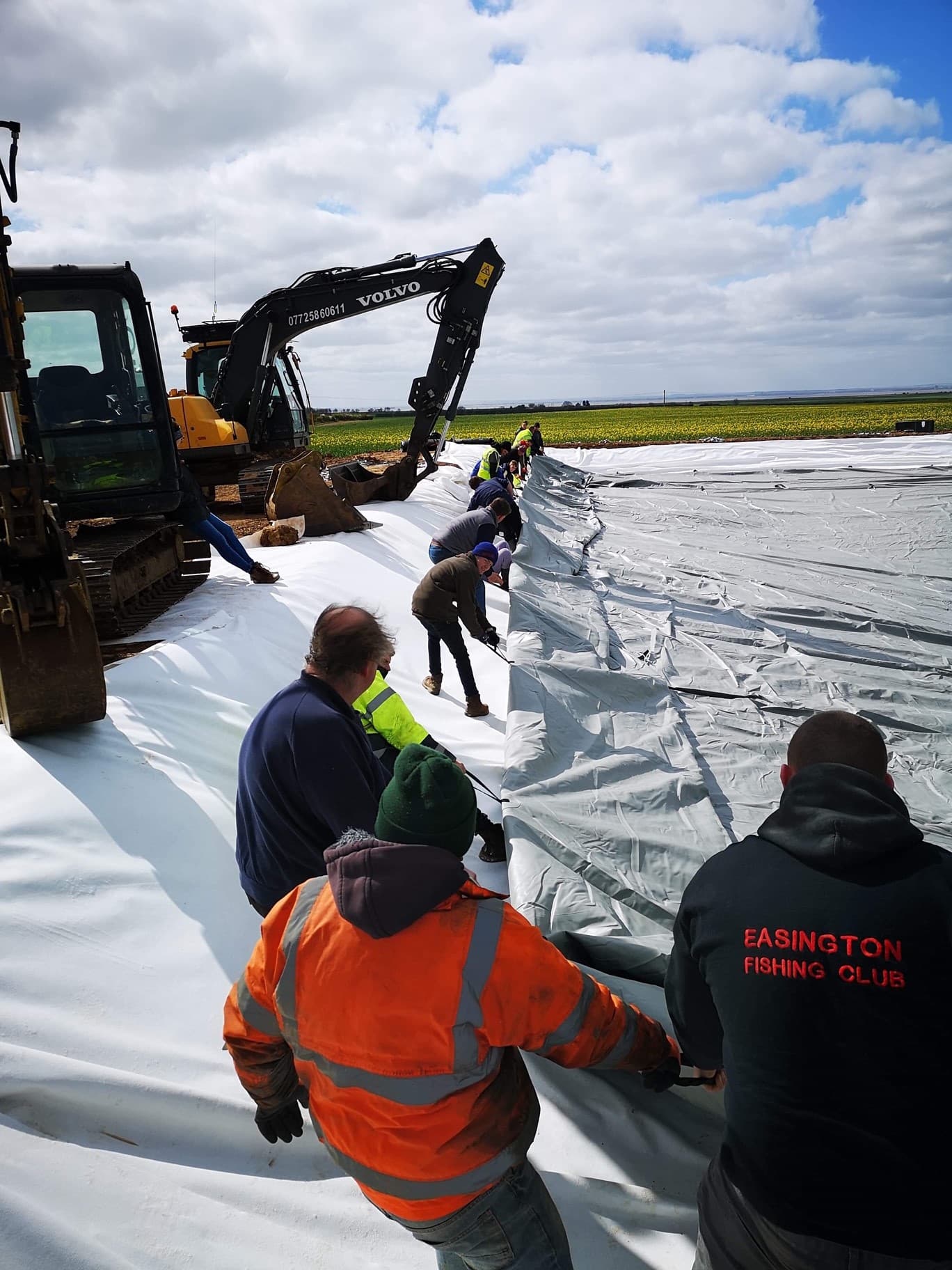 Team work for installtion of a Slurry Bag